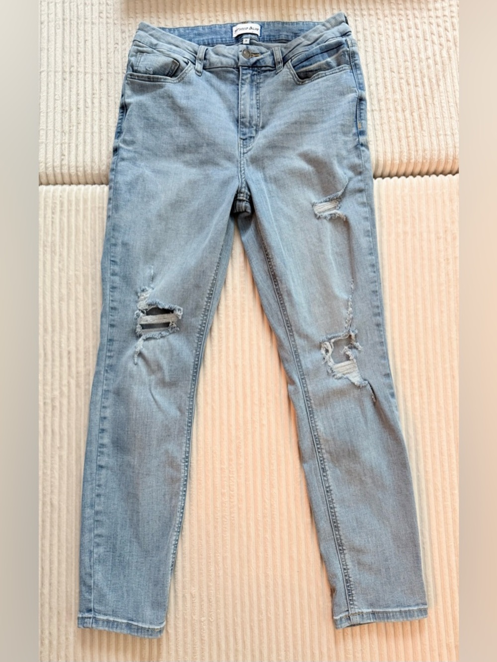 Studio Blue Light Blue Distressed Women's Size 8 Stretch Jeans
